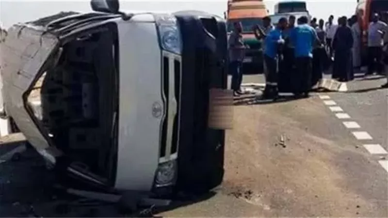 إصابة 7 إثر انقلاب ميكروباص بطريق إسكندرية الصحراوى
