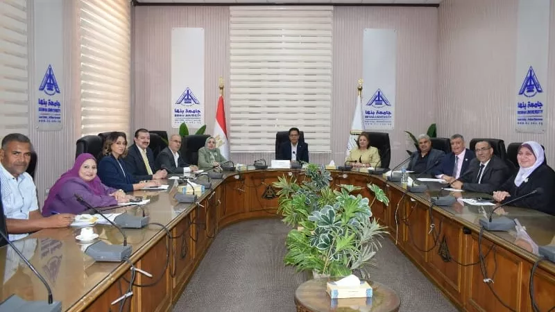 رئيس جامعة بنها يترأس اجتماع استعدادات انطلاق 12 برنامجاً مزدوجاً