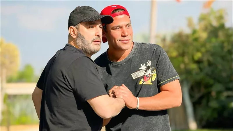 أحمد خالد موسي يجمع أحمد السقا ومحمد امام لأول مرة في 