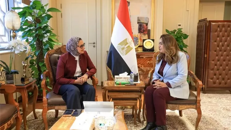 منال عوض تتابع مشروعات 