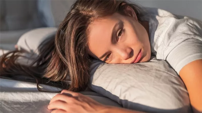 هل نقص فيتامين د يسبب الاكتئاب؟ .. تعرف على العلاقة بينهما