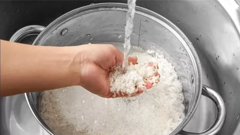 غسل الأرز قبل طهيه .. هل هو ضروري وما فوائده؟