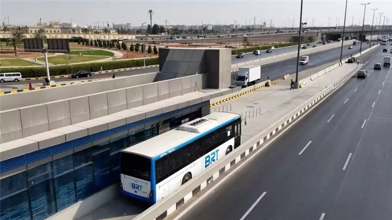 تأخير في تقاطر الأتوبيس الترددي.. الشركة المصرية توضح السبب