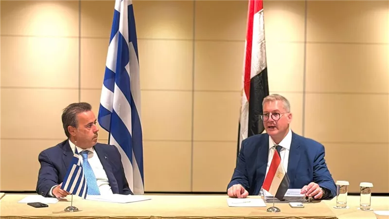 وزير البترول يبحث مع نظيره اليوناني الشراكة في قطاع الغاز والاستفادة من مقومات البلدين