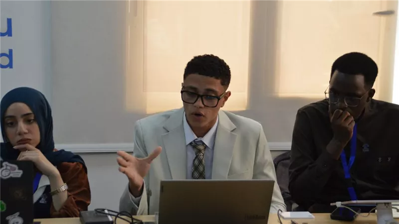 طالب بجامعة مصر للمعلوماتية يشارك في محاكاة COP31 ويفاوض بإسم مصر