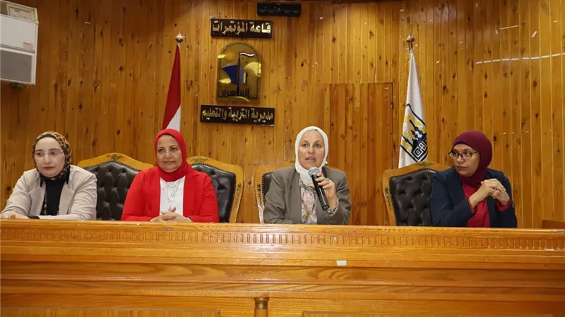 مدير تعليم القاهرة تتابع إجراءات العقود الجديدة للمعلمين بالحصة