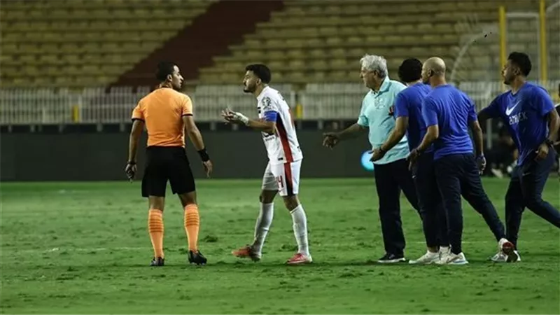 لإعتراضه علي قرارات الحكم..طرد مدرب الزمالك خلال مباراة زد في كأس العاصمة
