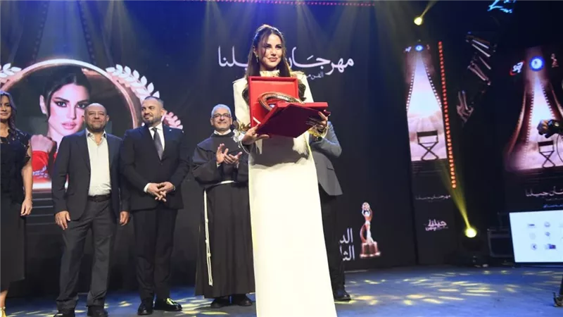 درة تحصد جائزة مهرجان «جيلنا» تقديرًا لمسيرتها وأعمالها الفنية