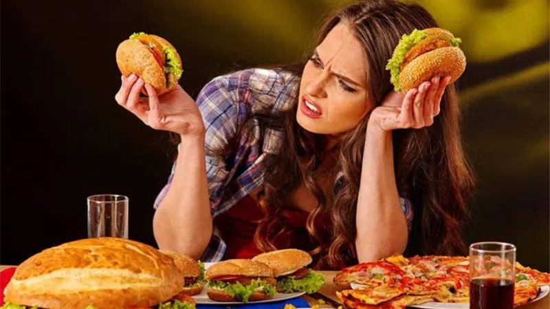اعرف أضرار الوجبات السريعة.. وكيف نستبدلها بوجبات صحية ولذيذة؟
