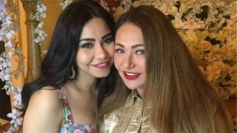 ليلي علوي تحتفل بعيد ميلاد شيرين عبد الوهاب 