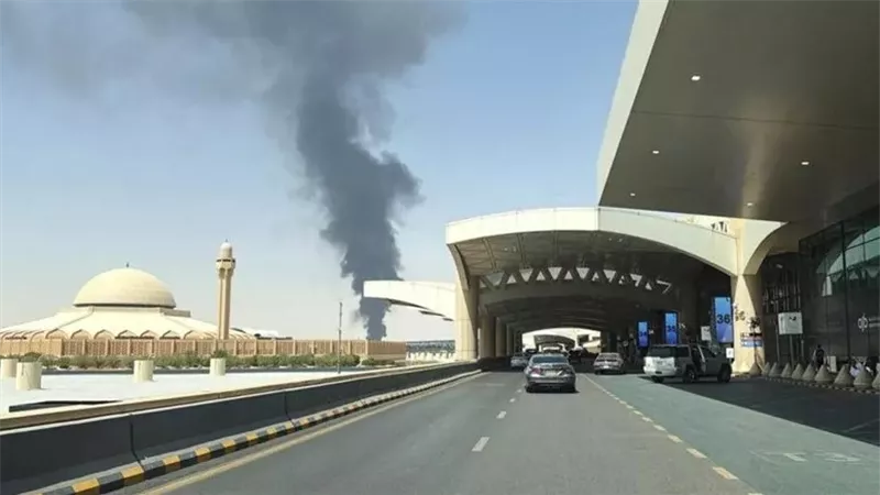 مطار الملك خالد الدولي