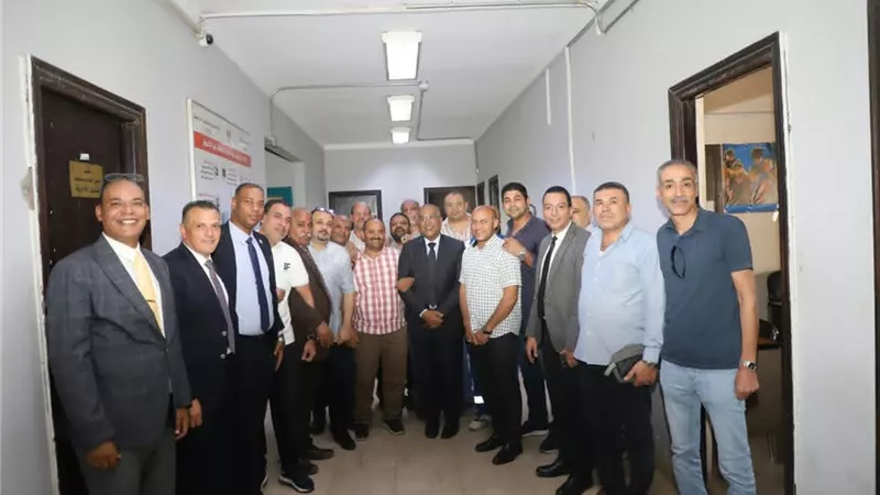 عباس صابررئيس النقابة العامة للعاملين بالبترول