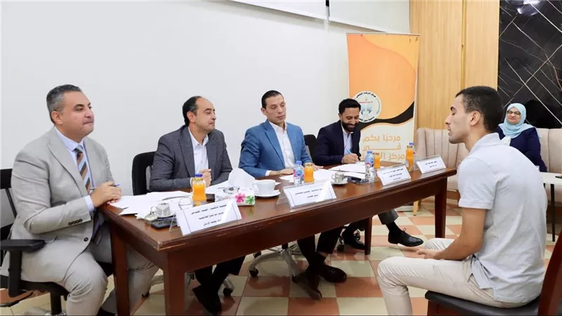  مقابلات المتقدمين