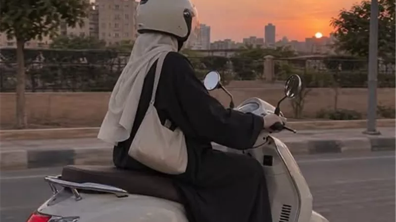 الأزهر يوضح أحكام وسيناريوهات قيادة المرأة لـ 