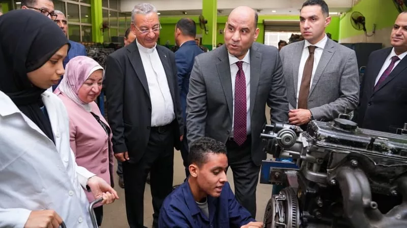  وزير العمل يعلن 1435 فرصة عمل في ملتقى 