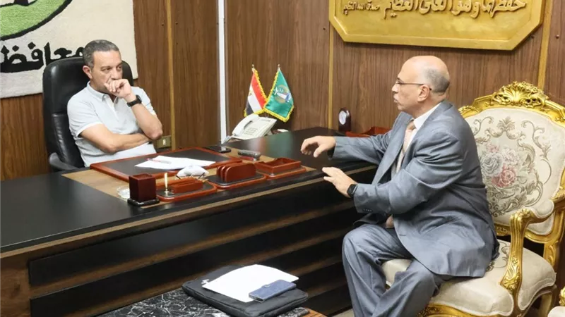 محافظ المنوفية يبحث شكاوى المواطنين ويوجه بحلول عاجلة لمطالبهم