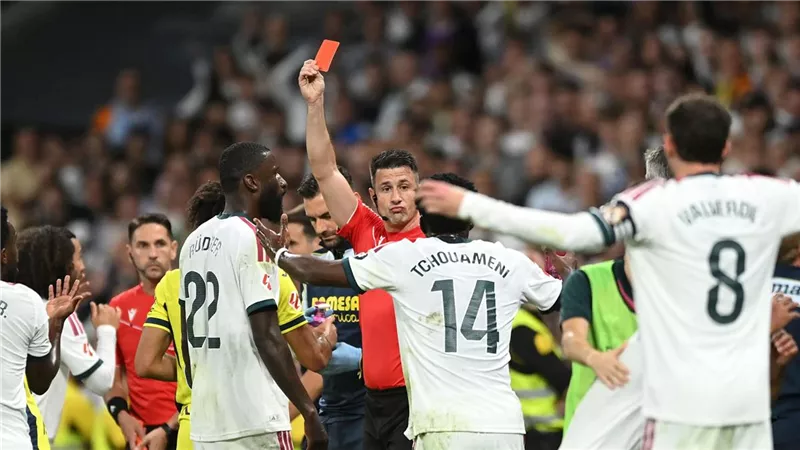 وصف سلوكه بالعدواني .. حكم مباراة ريال مدريد وفياريال يدين فينيسيوس جونيور
