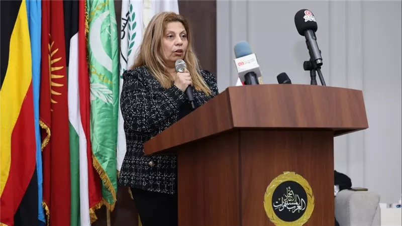 إنجي اليماني: 