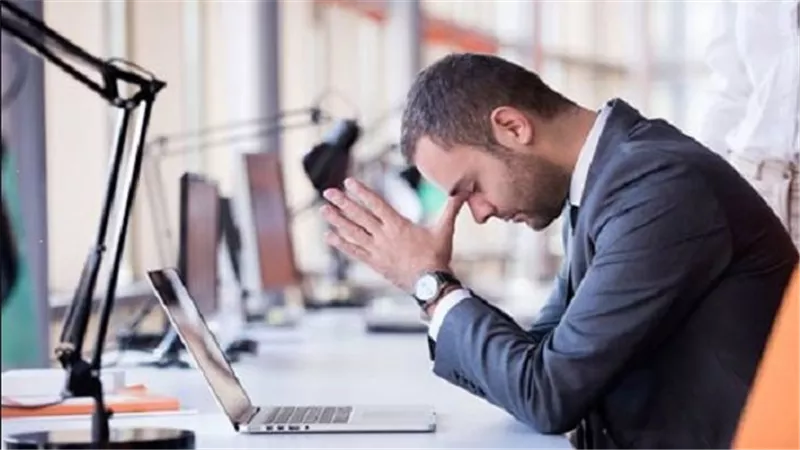 5 خطوات بسيطة تحمي ظهرك من أضرار الجلوس الطويل أمام الكمبيوتر