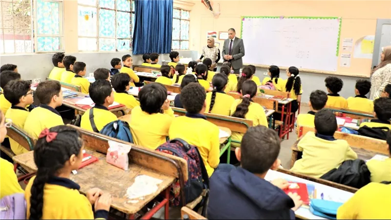 وكيل تعليم الجيزة يوجه بحل مشكلات تأخر الطلاب عن طابور الصباح