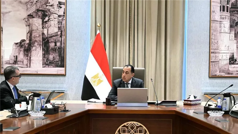 رئيس الوزراء يتابع