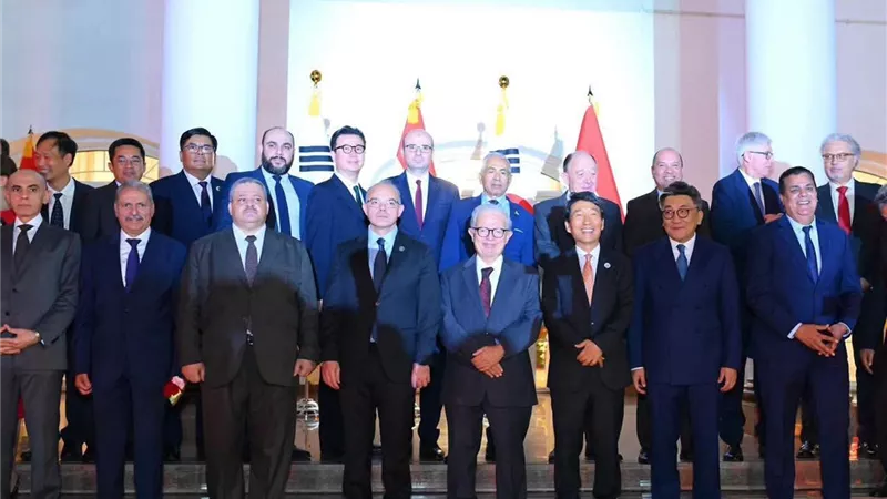 رئيس جامعة بني سويف التكنولوجية يشارك بالعيد الوطني الكوري