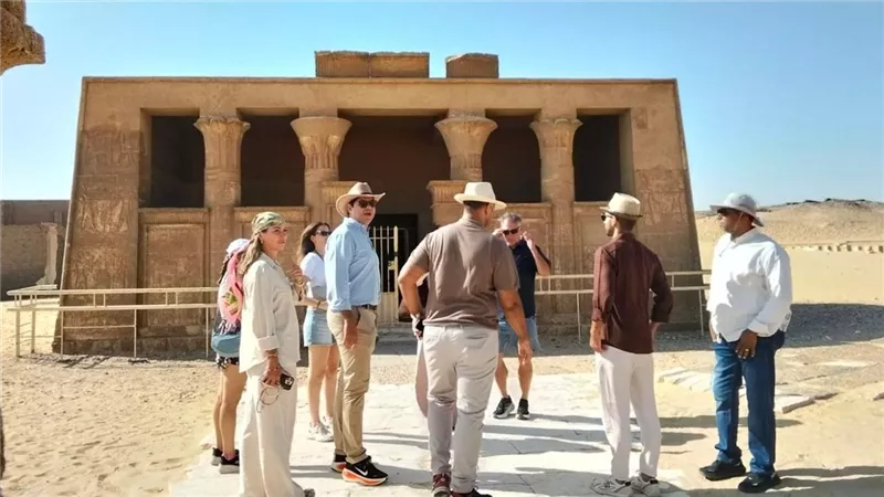 وفود سياحية متعددة الجنسيات تزور المناطق الأثرية بالمنيا