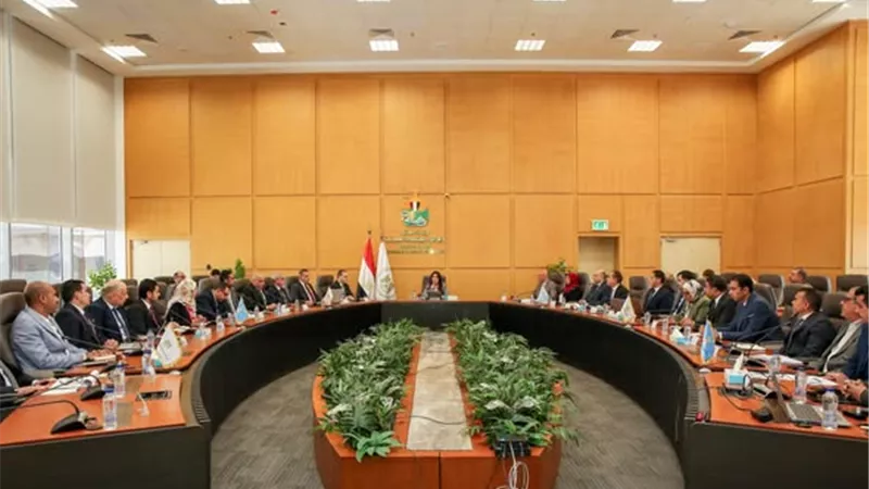 وزيرة الإسكان تتابع مستجدات ملف تقنين الأراضي في المدن الجديدة