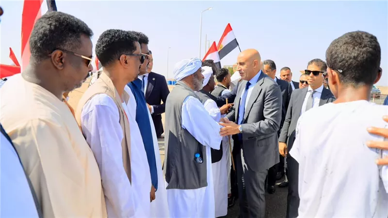 وزير التربية والتعليم ومحافظ البحر الأحمر يجريان جولة تفقدية بمدارس شلاتين وحلايب
