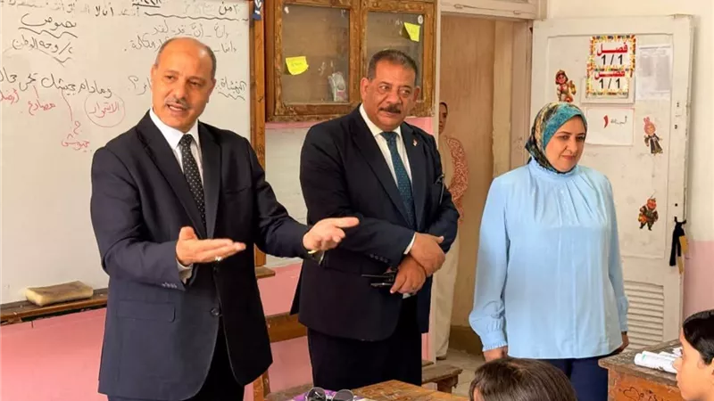 مديرتعليم الاسكندريه يتابع انتظام الدراسه الميدان بمدارس شرق