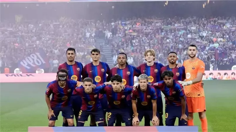 تعرف علي رجل مباراة برشلونة وخيتافي في الدوري الاسباني