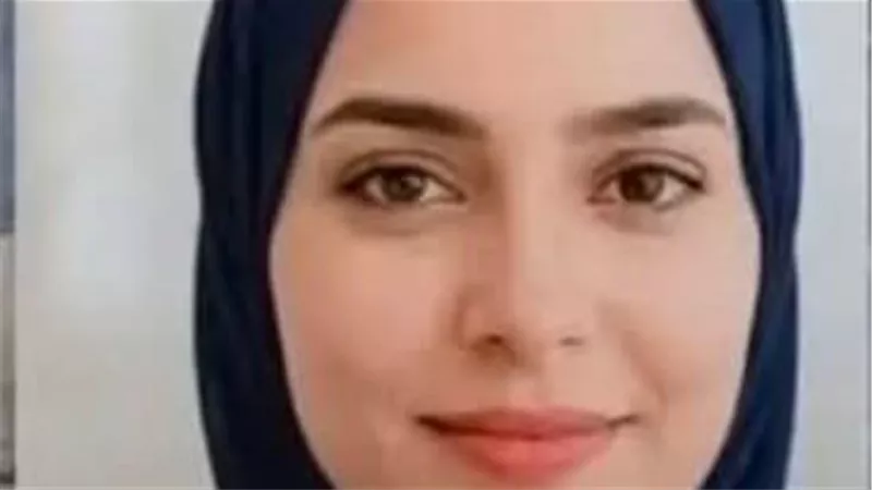 عطف المحمودية تستعد لاستقبال ابنتها مضيفة الطيران 