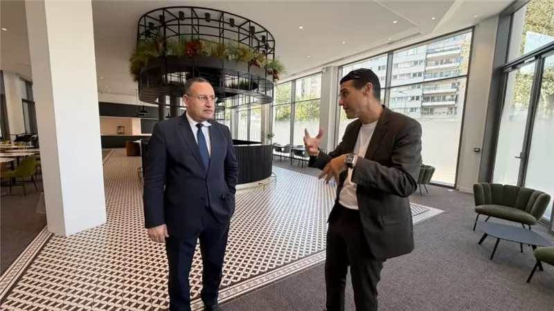 قنصوة يبحث مع رئيس جامعة Aivancity بباريس تعزيز التعاون في الذكاء الاصطناعي