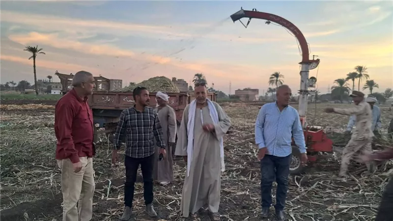 تدريب المزارعين على إعداد السيلاج بقرى مركز الفتح بالشراكة مع 
