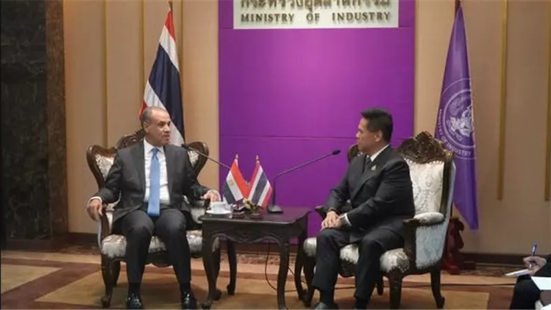 وزير الخارجية يعرض المزايا التنافسية التي توفرها المنطقة الاقتصادية لقناة السويس