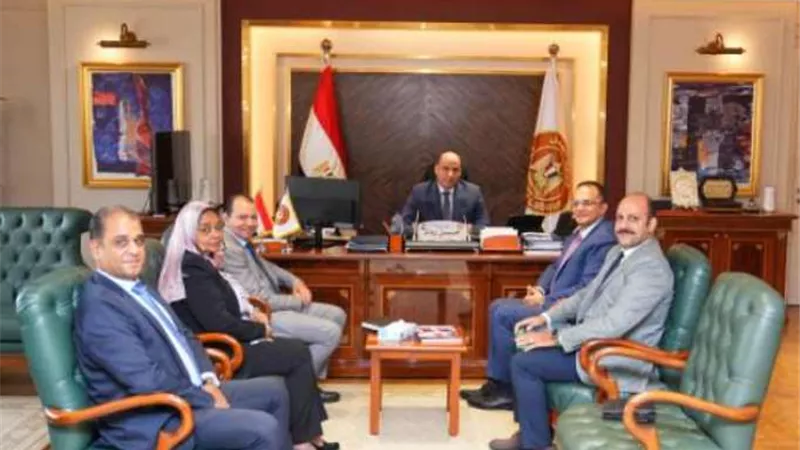 وزير العمل ورئيس جامعة الجلالة يبحثان التعاون لتأهيل الشباب لوظائف سوق العمل