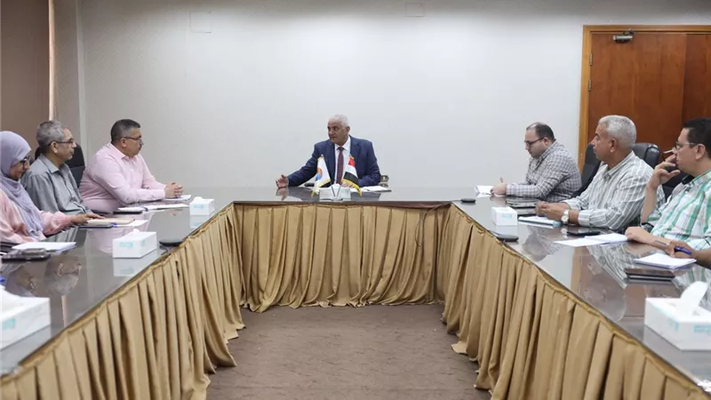 رئيس مياه بنى سويف الجديد يلتقى رؤساء القطاعات والإدارات العامة بالشركة