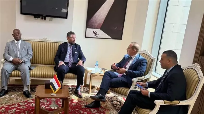 السفير عبدالمطلب ثابت يلتقي مدير ادارة ليبيا بوزارة الخارجية 