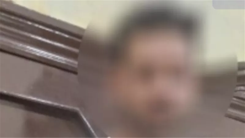 ضبط متهم بالنصب على راغبي شراء الأسلحة البيضاء عبر الإنترنت