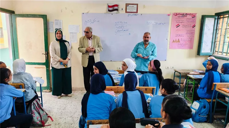 جولة ميدانية لمدير تعليم النزهة لمتابعة الانضباط وجودة التعليم بمجمع أحمد عرابي