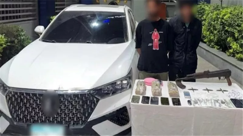 سقوط متهمين حاولا سرقة سيارة بالإكراه تحت تهديد السلاح في أكتوبر