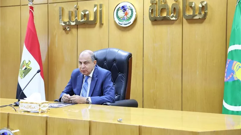 محافظ المنيا يوجه بتوفير فرص عمل وتراخيص أكشاك لأهالي المنيا 