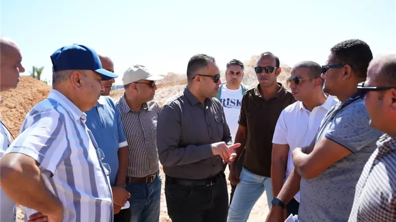 رئيس جهاز العلمين الجديدة يتابع بدء تنفيذ أعمال نفق طريق C3 المتقاطع مع الطريق الدولي الساحلي لربط المنطقه الشاطئيه بالجنوبيه