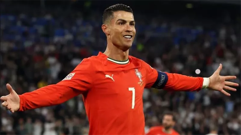 رونالدويخرج عن صمته.. أنا اللاعب الأعظم في التاريخ