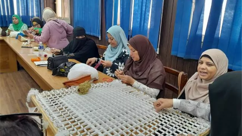 الوحدة المحلية بالمنيا تنفذ مبادرة المرأة تنتج وتصنع بعنوان الصناعات التراثية