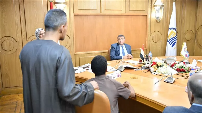بحث وانهاء  281 طلبًا وشكوى خلال لقاء المحافظ الاسبوعى المفتوح بالمواطنين