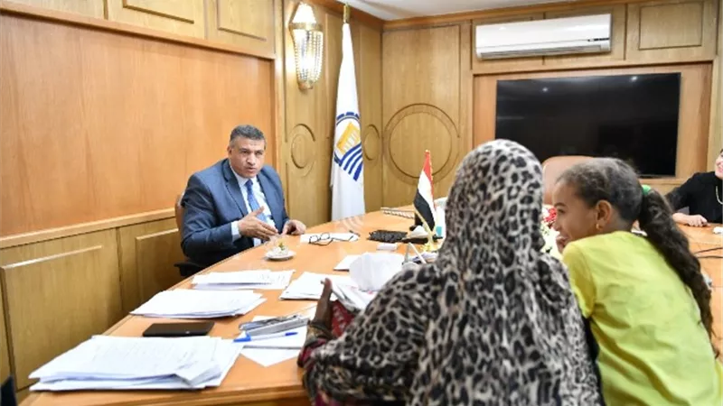 بحث وانهاء281 طلبًا وشكوى خلال لقاء المحافظ الاسبوعى المفتوح