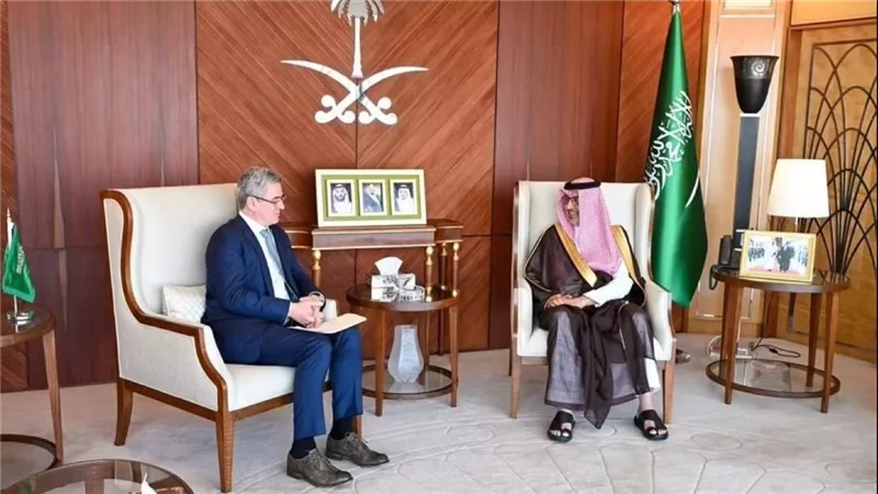 سفير خادم الحرمين الشريفين لدى مصر يلتقي سفير روسيا الاتحادية