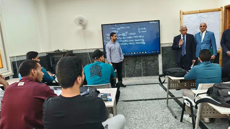 رئيس جامعة جنوب الوادي الأهلية يتابع انتظام العملية التعليمية   