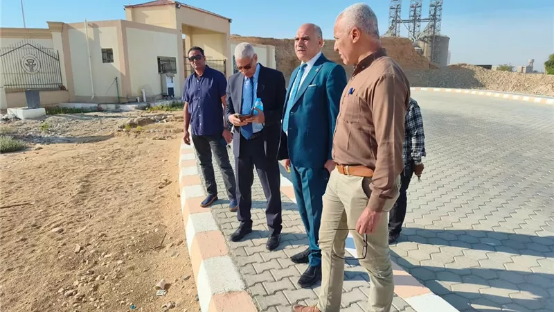 رئيس الجامعة الاهلية يتفقد المواقع المقترحة لإنشاء  مشروعات خدمية ورياضية  بالجامعة 